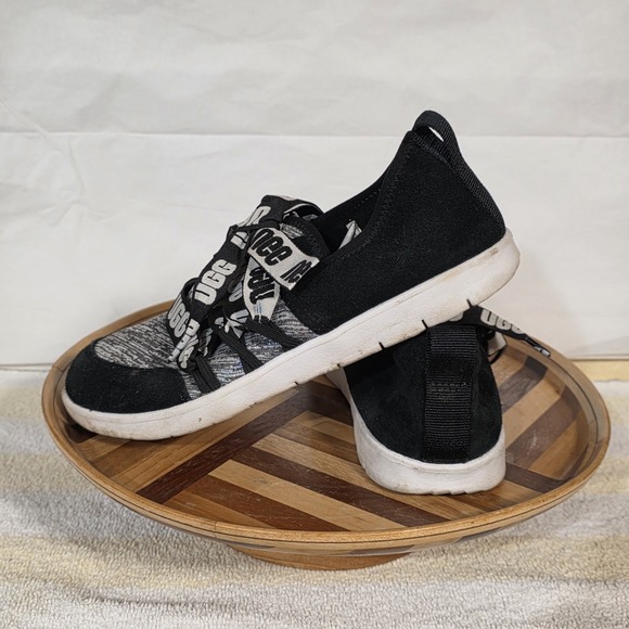 UGG SEAWAY SNEAKER  Women's Girls Size 4 (Youth) Ribbon Laces Shimmer - Picture 8 of 15